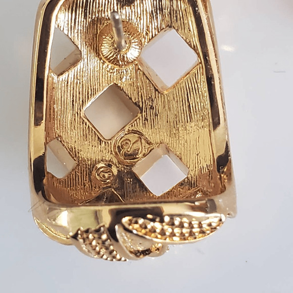 Swarovski Gold Plated Open Weave Chunky Pierced Earrings Signed‎ - Picture 3 of 4